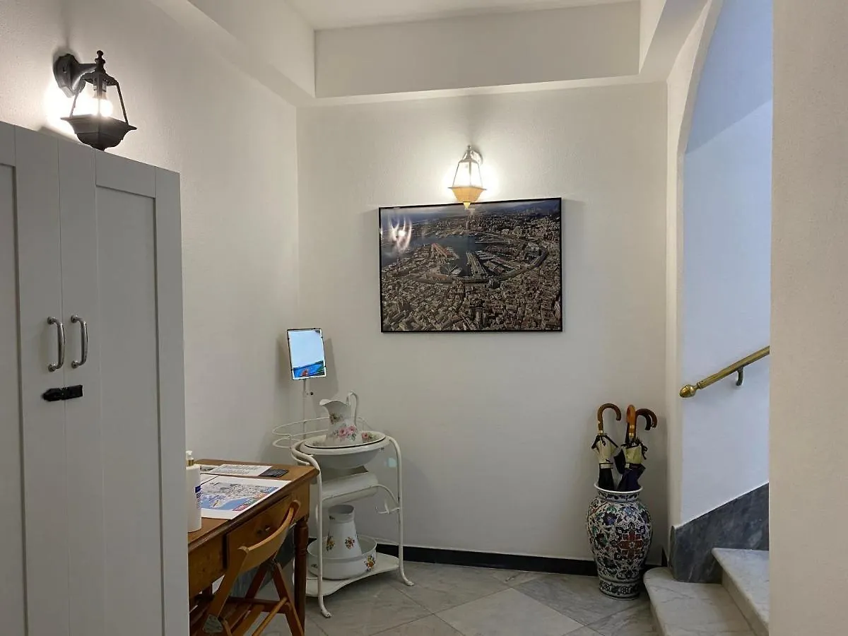 B&B Dormire Dai Grimaldi Genoa Bed & Breakfast